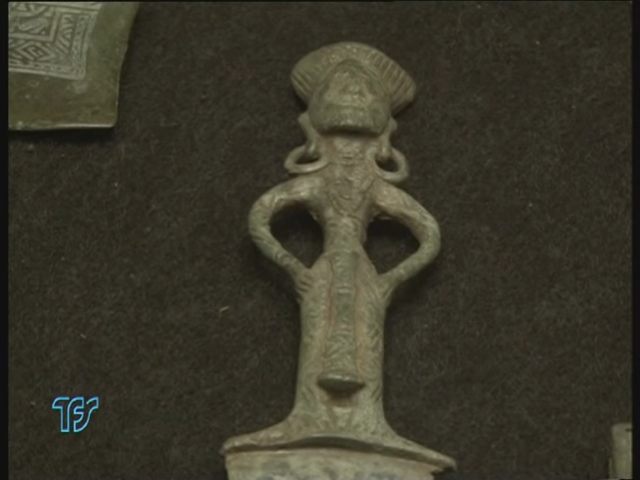 Đi tìm trang phục Việt 2+3 - Vải Đông Sơn, Trang phục Việt qua các bảo tàng nước ngoài 16-56 screenshot