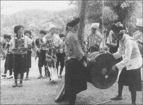 trong-dong-va-bo-lao-nguoi-giu-than-thoai-viet-02-viet-bao